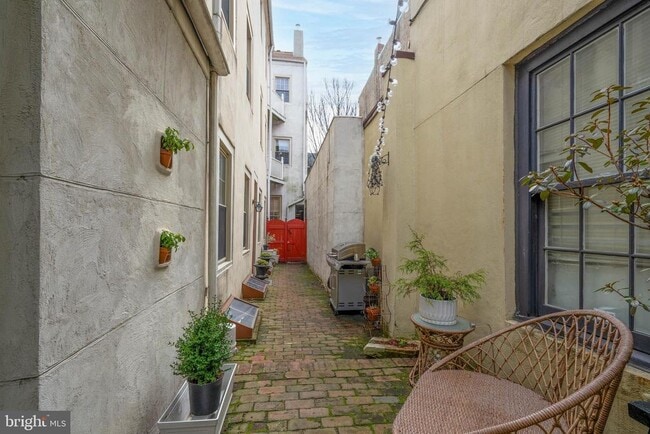 Building Photo - 239 Race St