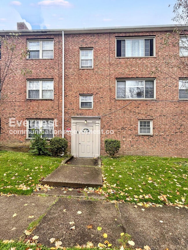 Building Photo - 3866 Woodridge Rd