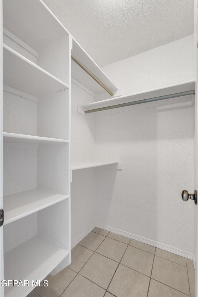 Building Photo - 9277 Leonardo Ave