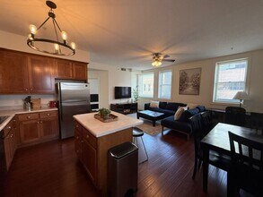 Building Photo - 135 E Prairie Ave