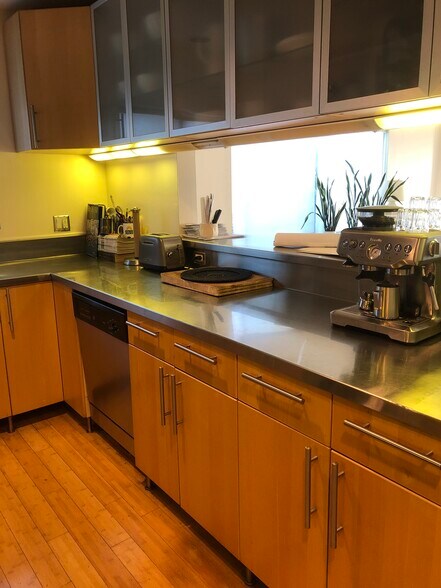 Building Photo - 3412 Helms Ave