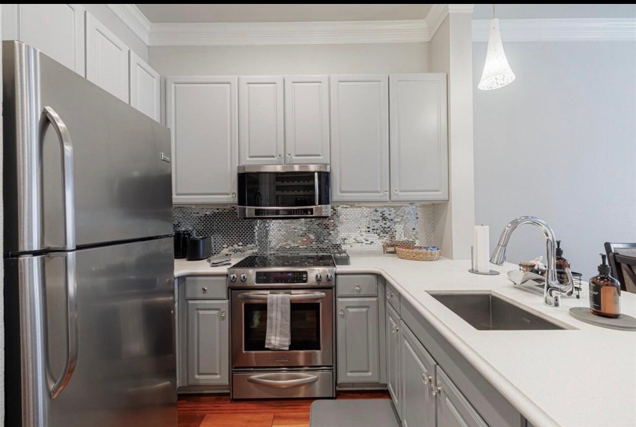 Building Photo - 2400 McCue Rd