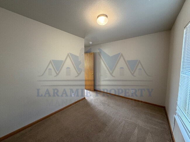 Building Photo - 3 Bed 2 Bath Condo