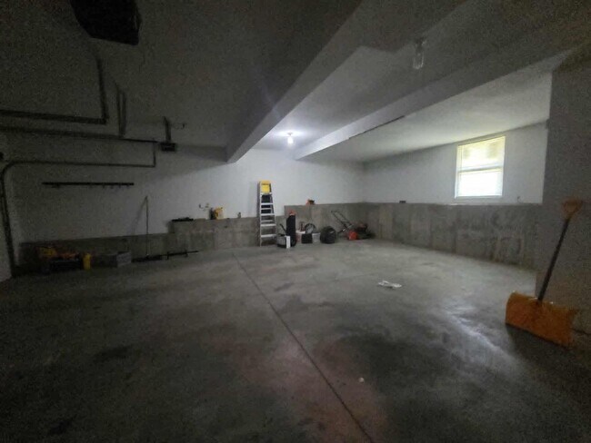 Building Photo - Spacious Home for Rent!