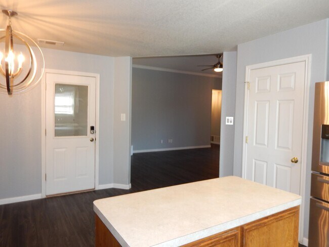 Building Photo - 106 Cedar Ridge Dr