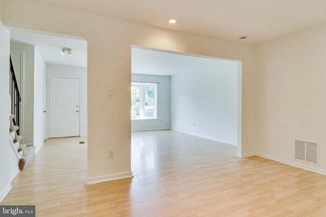 Building Photo - 9911 Whitewater Dr