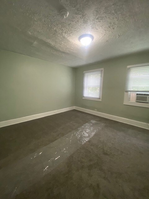 Building Photo - 598 Gilbert St