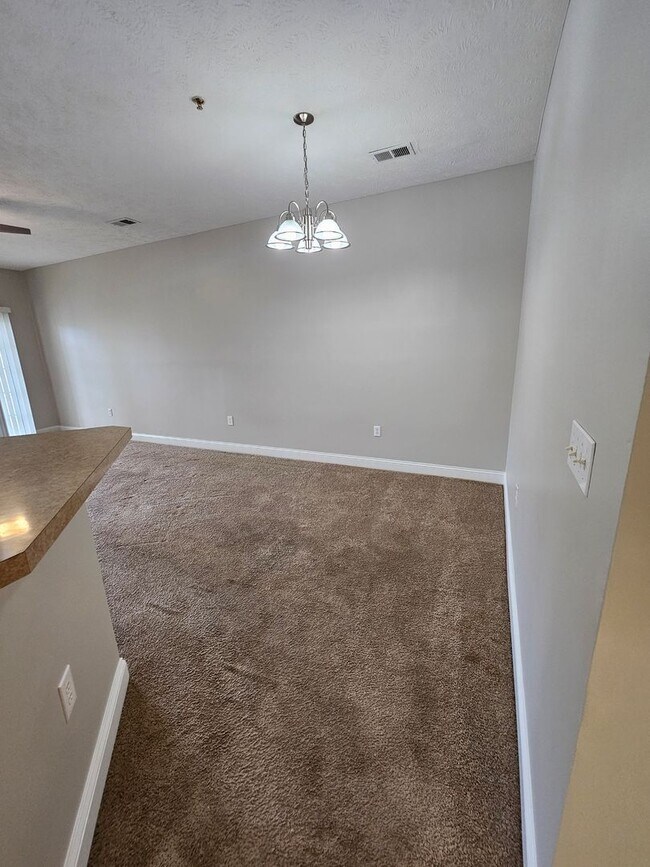 Building Photo - Fountain Pointe 3 bed 2 bath - Long Term Rental
