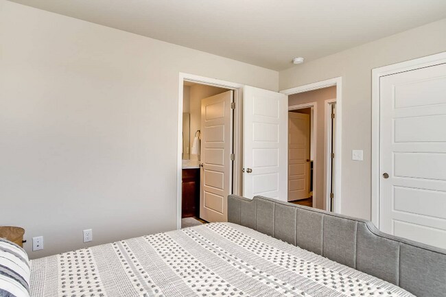 Building Photo - 1940 Good Hearted Pl