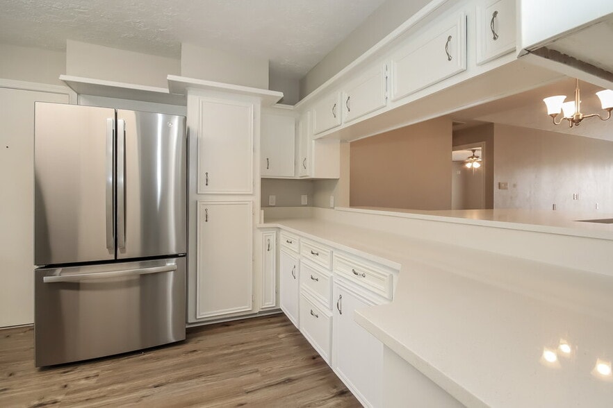 Building Photo - 9695 Twin Shores Dr
