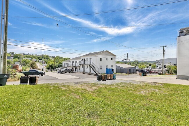 Building Photo - 3319A Felicia St
