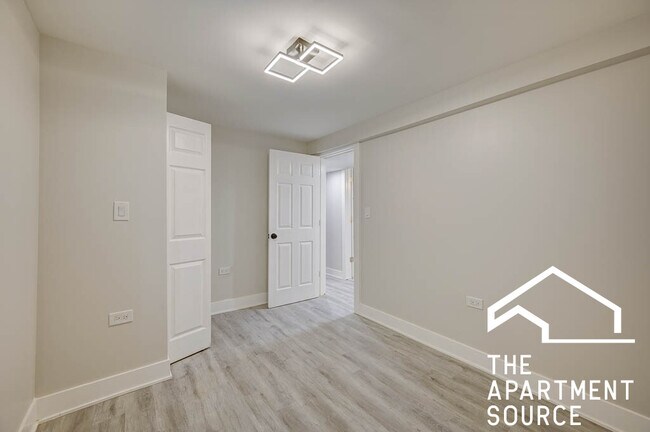 Building Photo - 2935 N Lawndale Ave
