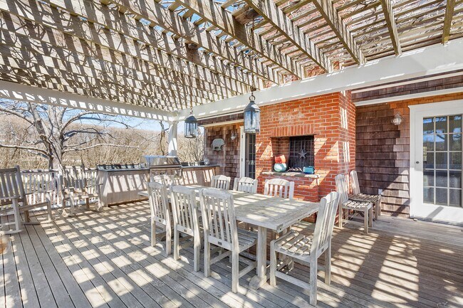 Building Photo - 16 Drew Ln