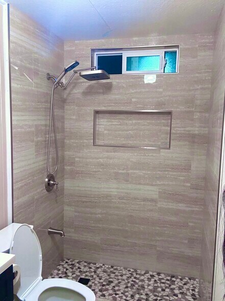 Building Photo - 2668 Kalihi St