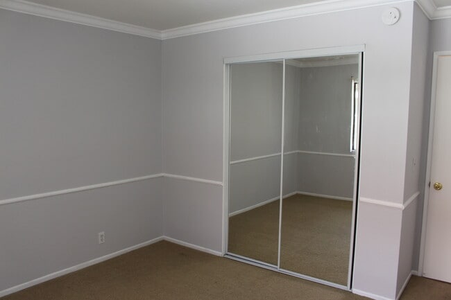 Building Photo - 2 bedroom/2 bath condo located in the Tang...