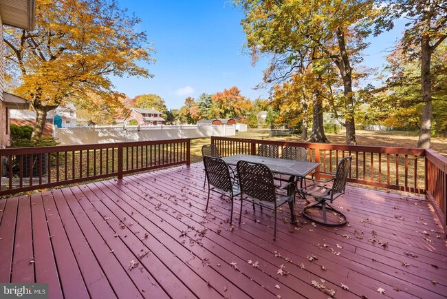 Building Photo - 24 Maple Ave