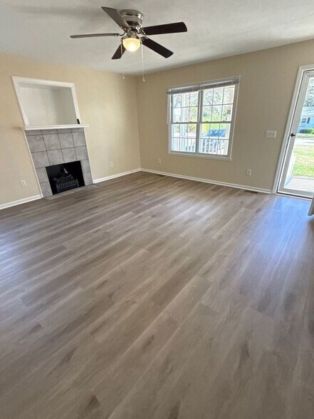 Building Photo - 517 N Pine Ln