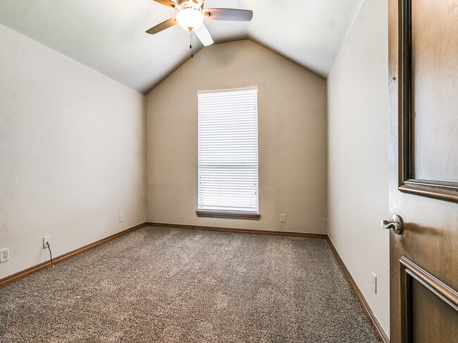 Building Photo - 15609 Traditions Dr