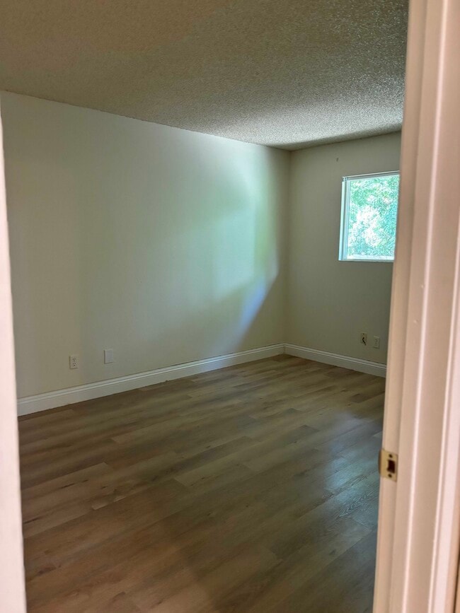 Building Photo - 6075 Peoria Dr