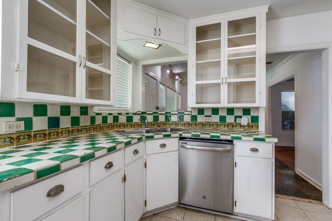 Building Photo - 2-BEDROOM TERRELL HEIGHTS COTTAGE
