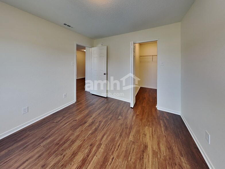 Building Photo - 3230 Brandenburg Dr