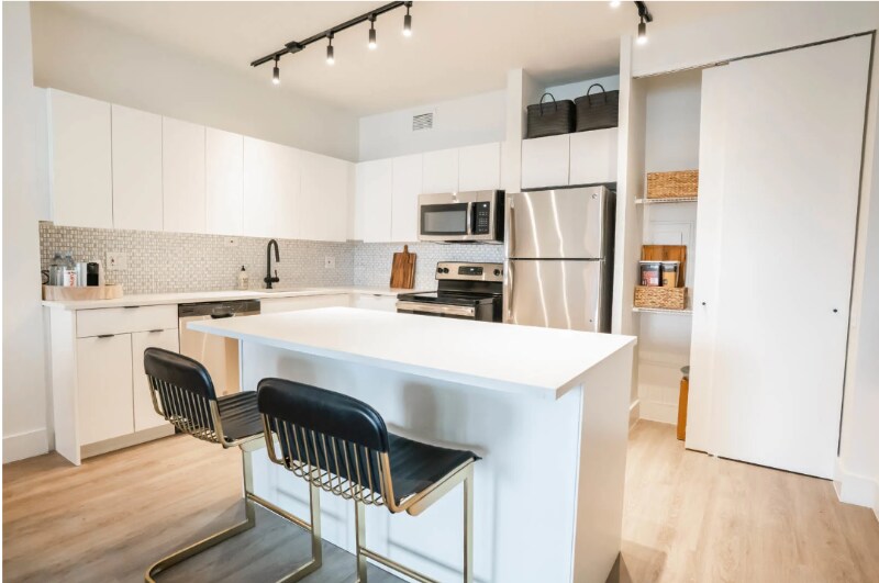 Building Photo - 19 E Chestnut St