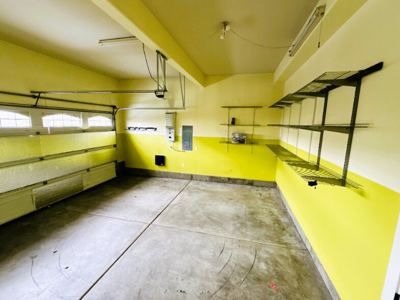 Building Photo - 14660 NW Delia St