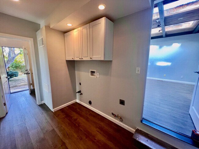 Building Photo - Single Family Home in Pacific Grove Neighb...