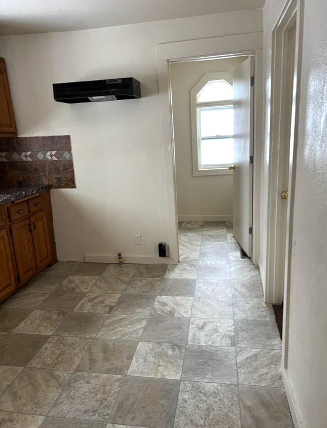 Building Photo - Nice 3-Bedroom Single Family Home Available August 1st!