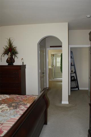 Building Photo - 8127 Robertson Dr