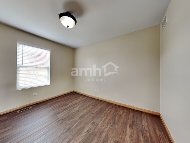 Building Photo - 1300 Broadlawn Dr