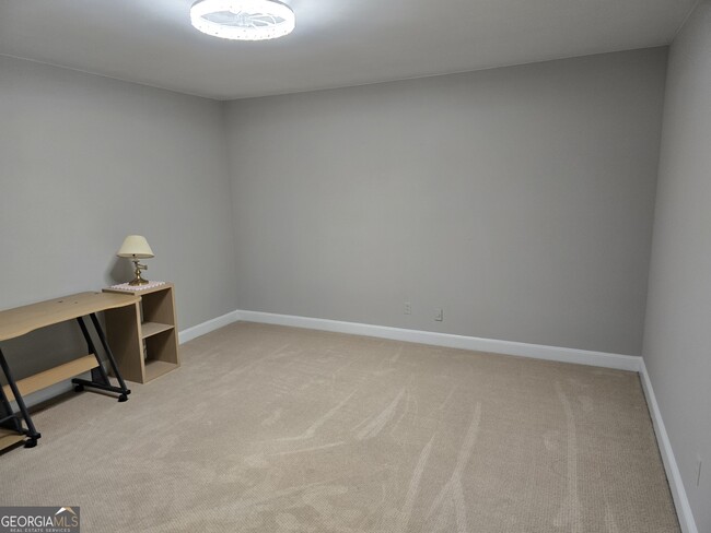 Building Photo - 1652 N Gatewood Rd NE