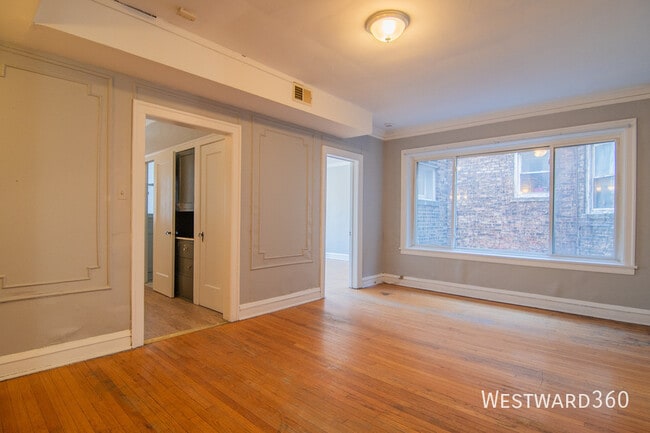 Building Photo - 7841 S Kingston Ave