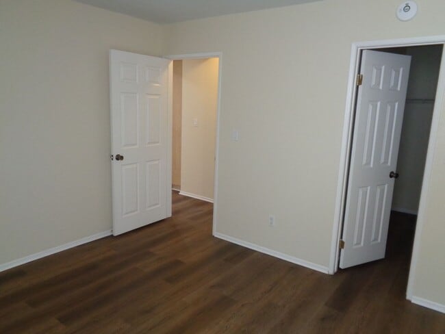 Building Photo - 2 Story 2 Bedroom Condo in the Willow Creek Condo Complex