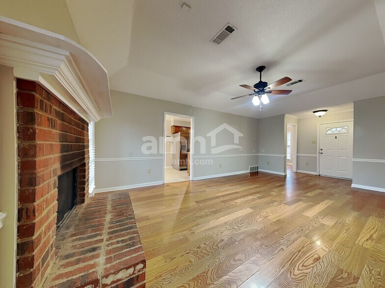 Building Photo - 7007 Meadowlands Pl