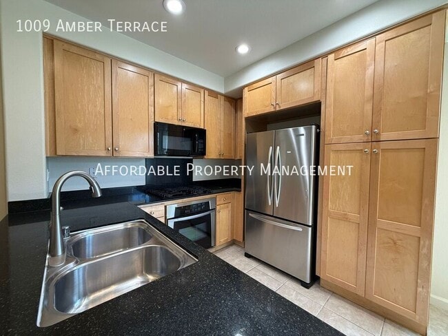 Building Photo - 1009 Amber Terrace