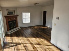 Building Photo - 9611 SW 82nd Ave