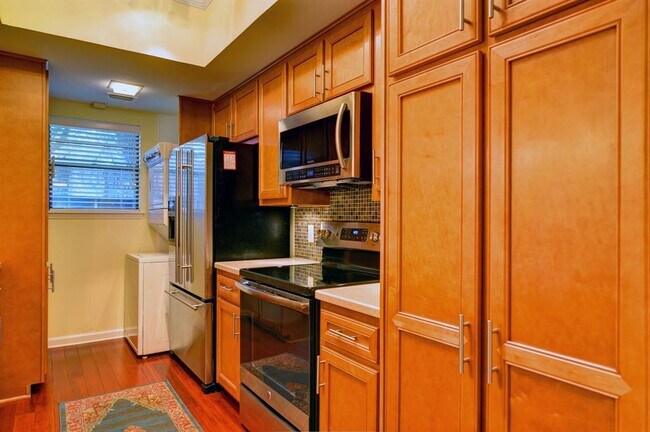 Building Photo - 3024 Hulen Ct