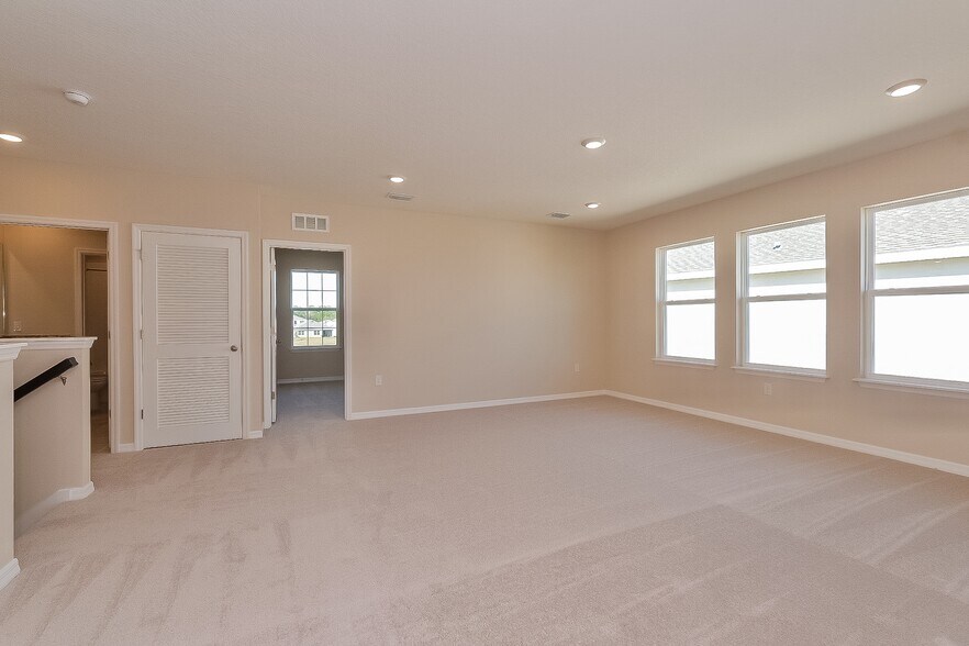 Building Photo - 15506 Sweet Springs Bend