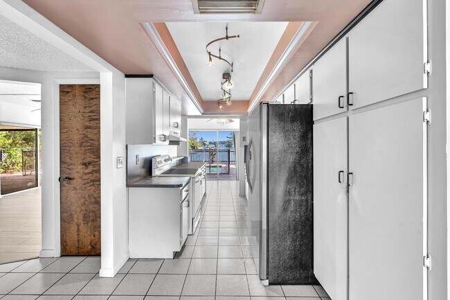 Building Photo - 5551 SW 57th St