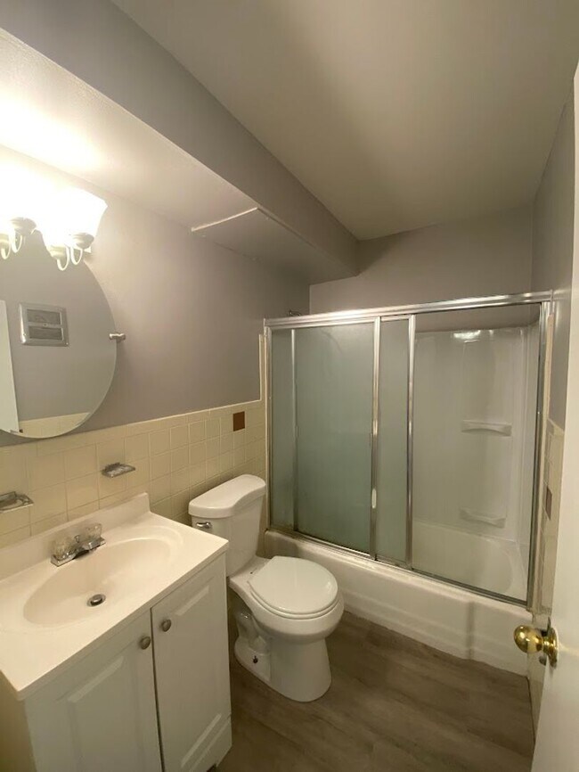 Building Photo - $200 Off 1ST Month Rent May Special! Fresh...