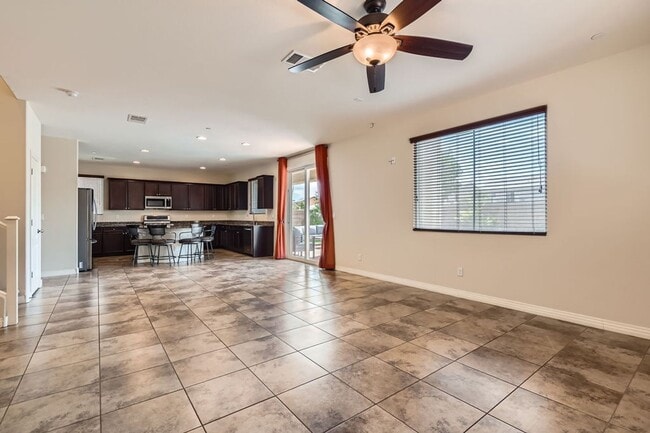 Building Photo - Dont Miss This Gorgeous 4 bed 3 bath plus Loft!