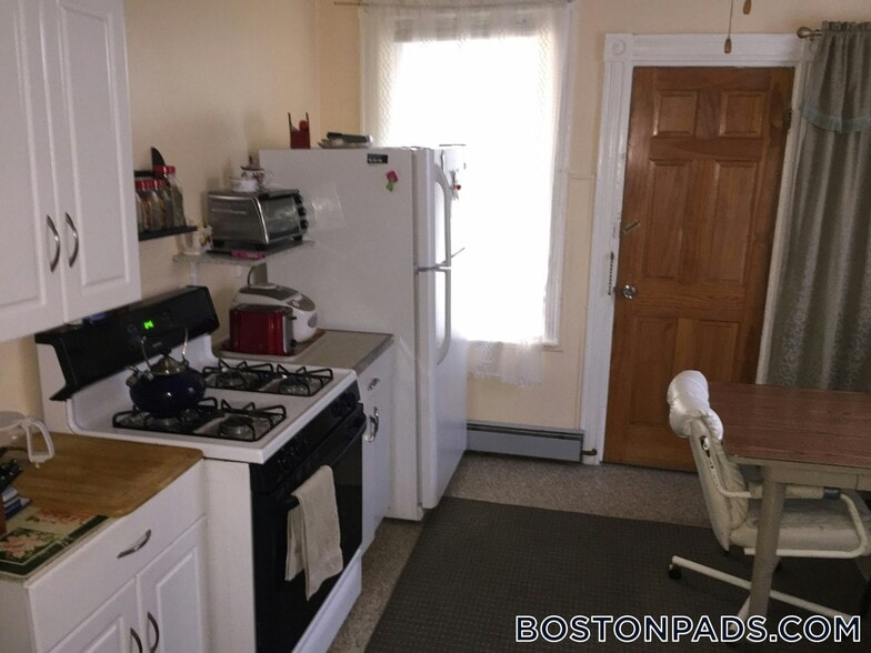 Building Photo - 20 Howell St