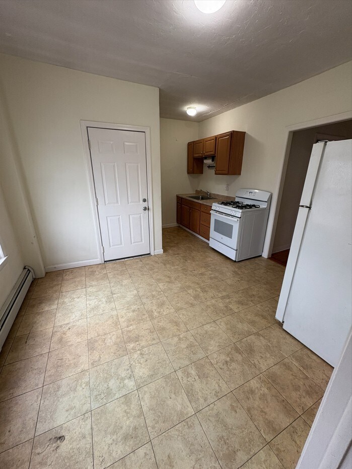 kitchen - 17 Shillington Ave