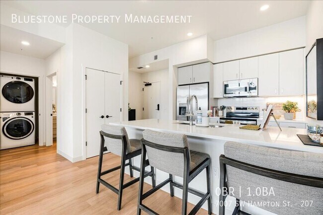 Building Photo - 7007 SW Hampton St