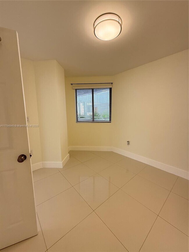 Building Photo - 8205 SW 152nd Ave