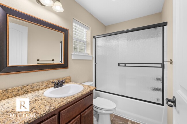 Building Photo - Gorgeous End Unit Townhome in The Heart of Historic Jacksonville!