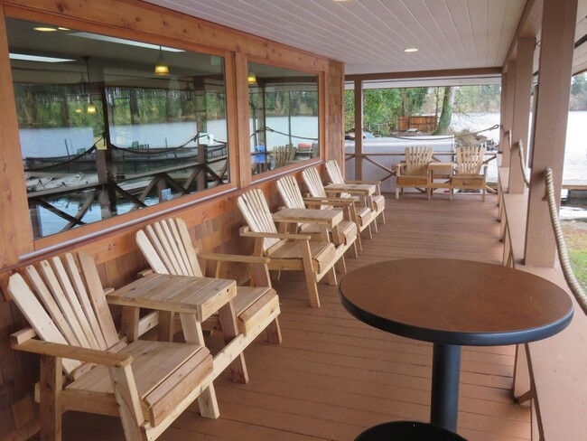 Building Photo - Lakeview 3 Bedroom Home with A/C , LVP Flo...