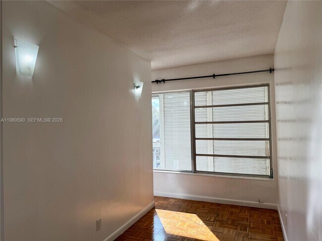 Building Photo - 16701 NE 14th Ave