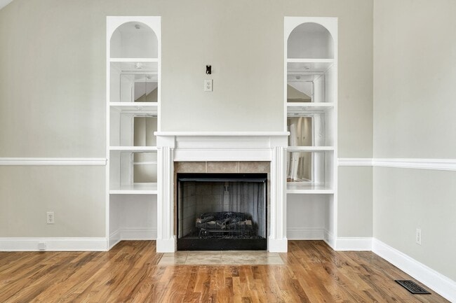 Building Photo - 217 Home Pl Ct SE